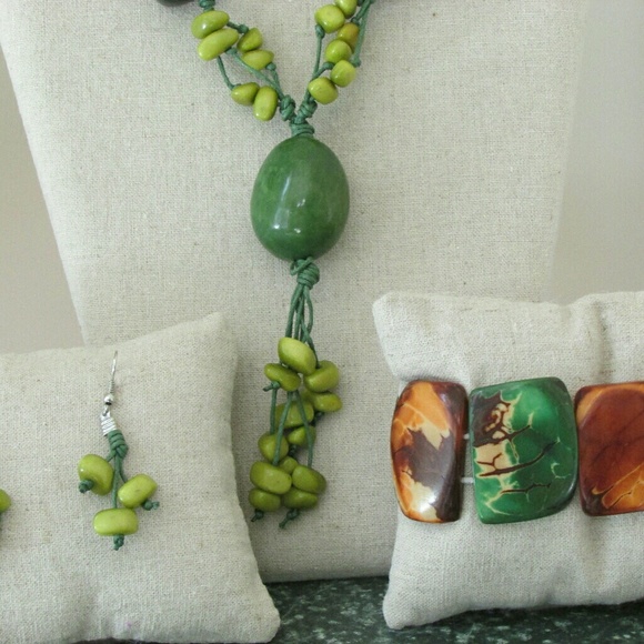 Ecuadorian Tagua set - Picture 2 of 3